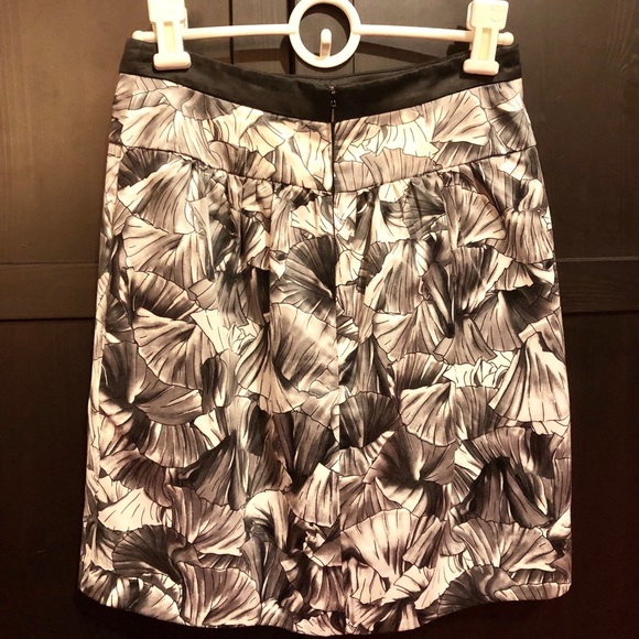 BCBG Maxazria Black/Gray/White Shell Pattern Skirt - Picture 3 of 8